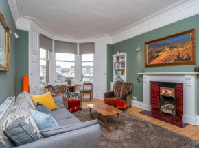 New Stunning 3 Beds Flat in Chic Area of the City